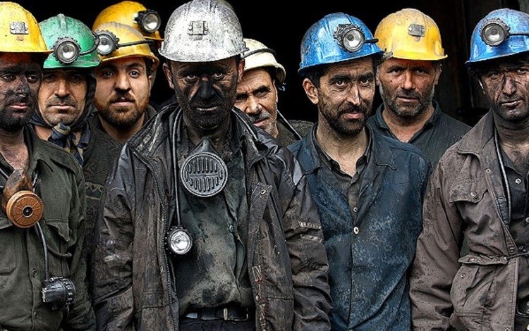 کارگر ایرانی به کارگری بی‌حقوق و ارزان بدل شد(کارگران پاداش پایان خدمت نمی گیرند)