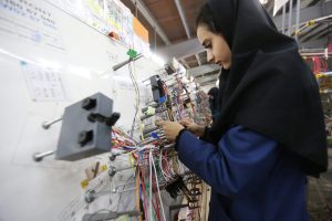 زنانه‌شدن نیروی کار و آینده تجارت خارجی ایران