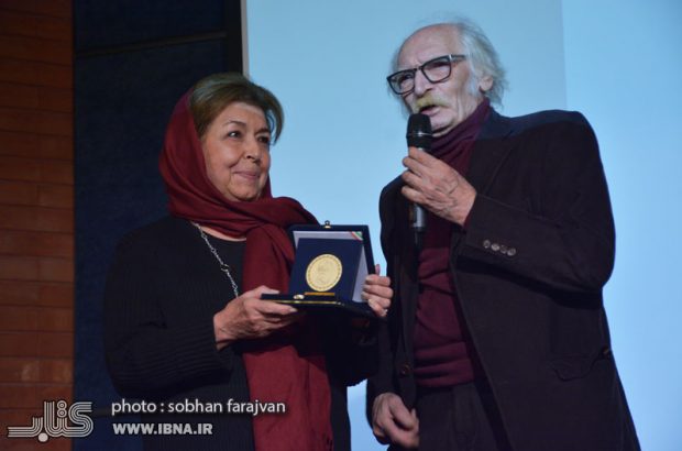 لیلی گلستان برنده مدال افتخار محمود شد