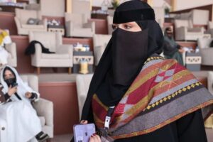 رژه و حضور زنان عربستان سعودی در جشنواره شتر برای اولین بار